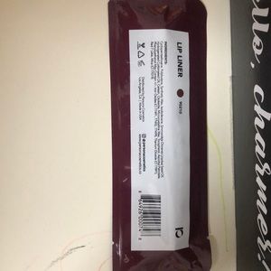 Persona lip liner 90210